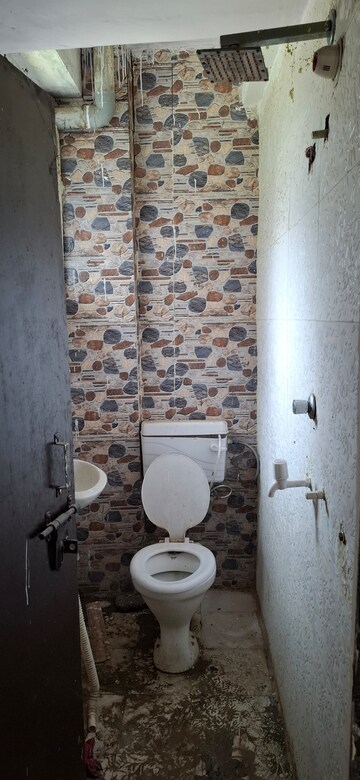 Bathroom in 1 BHK Apartment at Sector 10 Greater Noida – for Sale