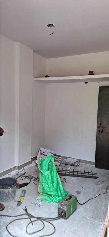 Furnished Amenities in 1 BHK Apartment at Sector 10 Greater Noida – for Sale