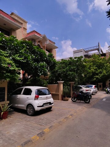 Parking in 3.5 BHK Builder Floor at Today Blossoms II, Sector 51 – for Sale