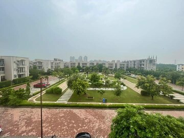 Room in 3 BHK Villa at BPTP Amstoria, Sector 102 – for Sale