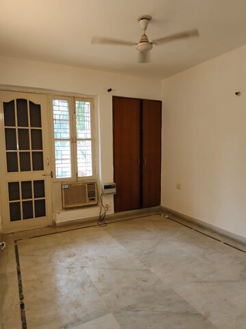 Room in 3.5 BHK Apartment at Capital The Residences 360, Sector 70a – for Sale
