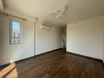 Room in 3 BHK Apartment at Conscient Heritage Max, Sector 102 – for Sale