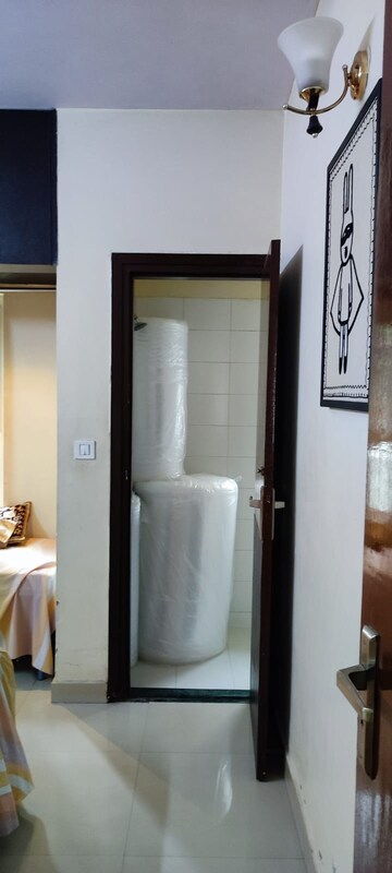 Building Lobby in 3 BHK Builder Floor at BPTP Park Central, Sector 85 – for Sale
