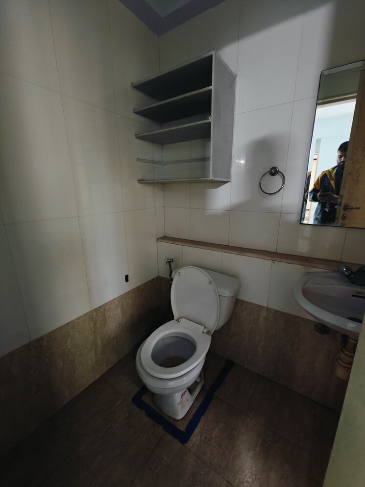 Bathroom, hiranandani-estate-penrith 2 Bedroom 700 Sq.Ft. Apartment In Ghodbunder Road Thane 7345749