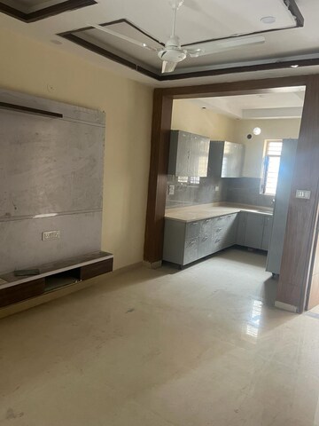 Room in 2.5 BHK Apartment at BPTP The Resort, Sector 75 – for Sale