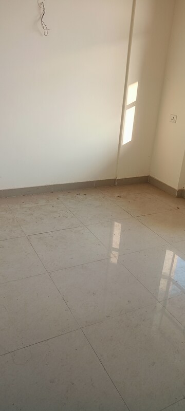 Room in 2 BHK Apartment at Pareena Laxmi Apartments, Sector 103 – for Sale