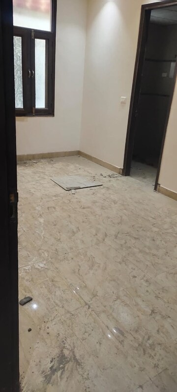 Room in 2 BHK Builder Floor at Defence Enclave Noida, Sector 44 – for Sale