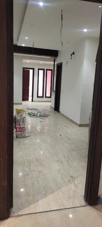 Room in 2 BHK Builder Floor at Defence Enclave Noida, Sector 44 – for Sale