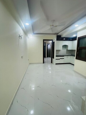 Room in 3 BHK Builder Floor at Defence Enclave Noida, Sector 44 – for Sale
