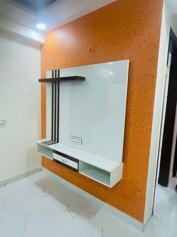 Furnished Amenities in 3 BHK Builder Floor at Defence Enclave Noida, Sector 44 – for Sale