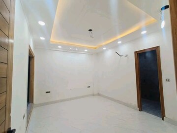 Room in 4 BHK Builder Floor at Green Fields Colony – for Sale