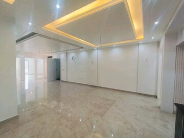 Room in 4 BHK Builder Floor at Green Fields Colony – for Sale