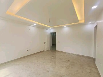 Room in 4 BHK Builder Floor at Green Fields Colony – for Sale