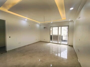 Room in 4 BHK Builder Floor at Green Fields Colony – for Sale
