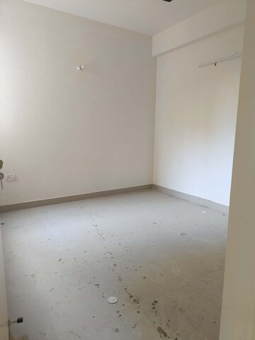 Room in 3 BHK Apartment at Conscient Habitat Residences, Sector 78 – for Sale