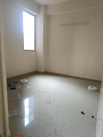 Room in 3 BHK Apartment at Conscient Habitat Residences, Sector 78 – for Sale