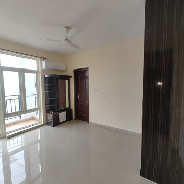 Room in 3.5 BHK Apartment at Omaxe Hazratganj Residency, Gomti Nagar – for Sale