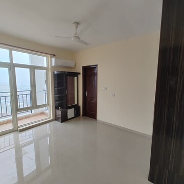 Room in 3.5 BHK Apartment at Omaxe Hazratganj Residency, Gomti Nagar – for Sale