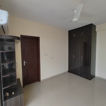Room in 3.5 BHK Apartment at Omaxe Hazratganj Residency, Gomti Nagar – for Sale