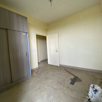 Room in 3 BHK Apartment at Conscient Habitat Residences, Sector 79 – for Sale