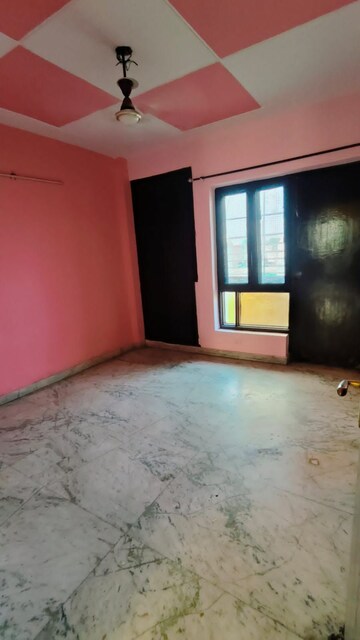 Room in 2.5 BHK Builder Floor at Sector 9 – for Sale