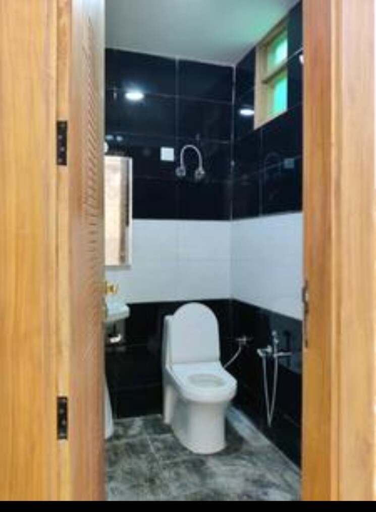 Bathroom, vasundhara sector 1 2 Bedroom 850 Sq.Ft. Builder Floor In Vasundhara Sector 1 Ghaziabad 7348095