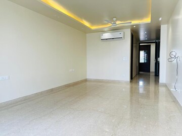 Room in 4 BHK Apartment at DLF The Camellias, Sector 42 – for Sale