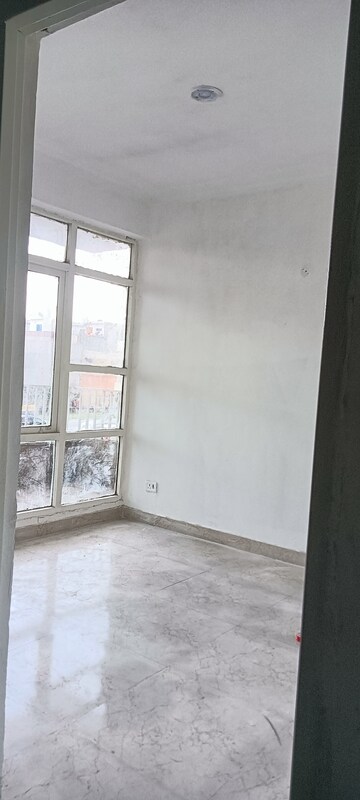 Room in 3 BHK Apartment at Adore Happy Homes Exclusive, Sector 86 – for Sale
