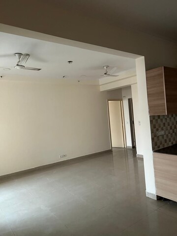 Room in 3.5 BHK Apartment at Gaur City 2 - 16th Avenue, Sector 16c Greater Noida – for Sale