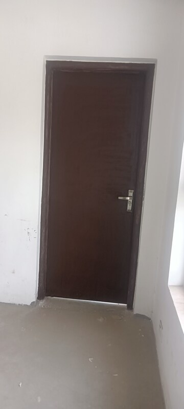 Furnished Amenities in 3 BHK Builder Floor at Bptp Park Floors I, Sector 77 – for Sale