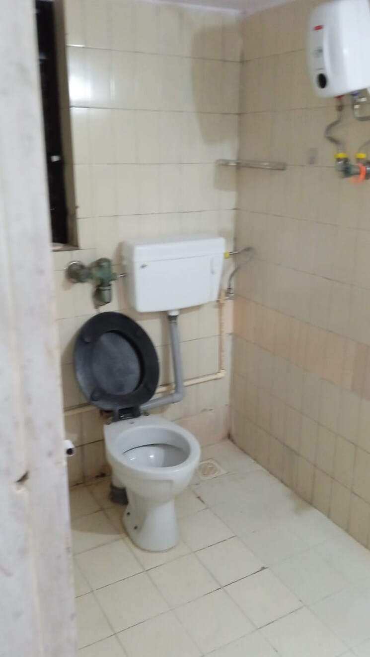 Bathroom, ravi-solitude 1 Bedroom 500 Sq.Ft. Apartment In Mahim Mumbai 7350058