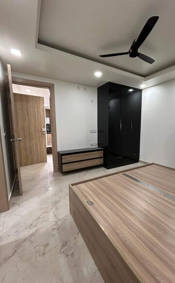 Room in 2 BHK Apartment at Gaur City Arcade, Gaur City 2  – for Sale
