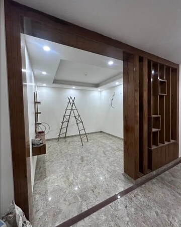 Room in 2 BHK Apartment at Gaur City Arcade, Gaur City 2  – for Sale