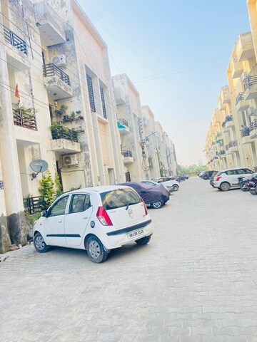 Parking in 2 BHK Builder Floor at Ubber Palm Heights, Central Derabassi – for Sale