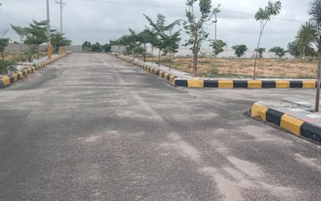 Plot For Sale in Madinaguda