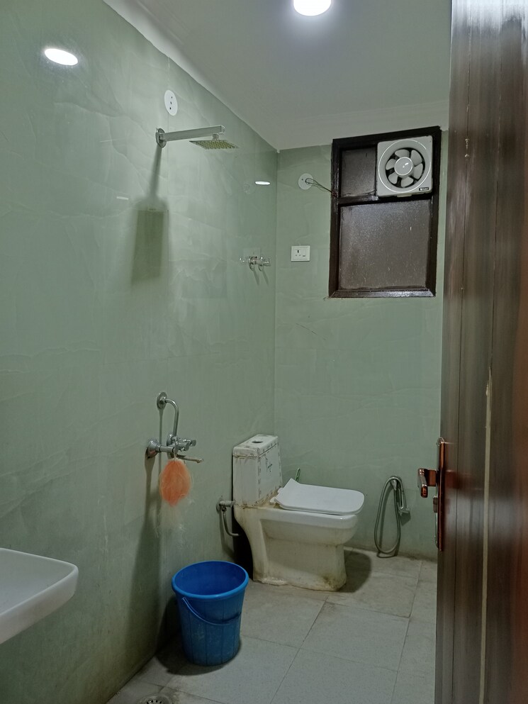 Bathroom, chattarpur 3 Bedroom 1250 Sq.Ft. Builder Floor In Chattarpur Delhi 7351158