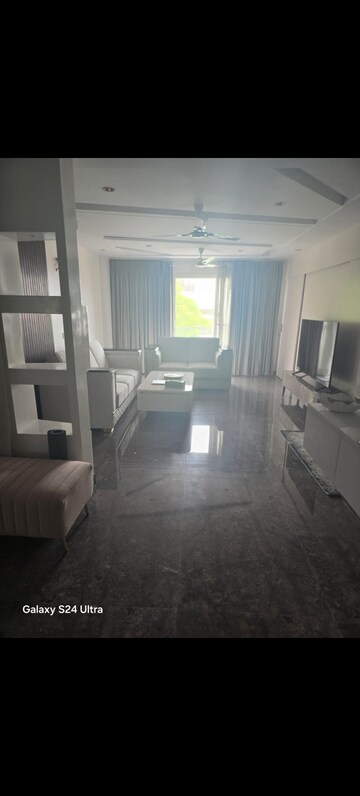 Building Lobby in 3 BHK Builder Floor at Dlf Phase I – for Sale