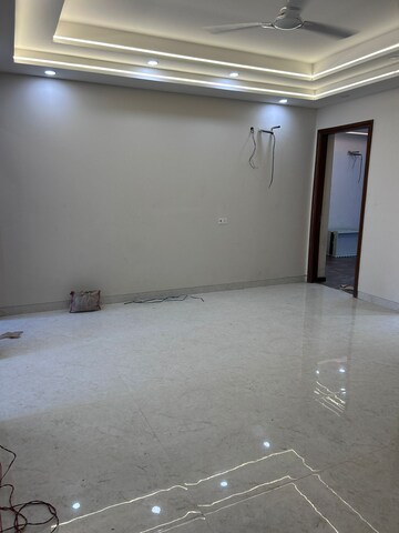 Room in 3 BHK Builder Floor at Sector 57 – for Sale