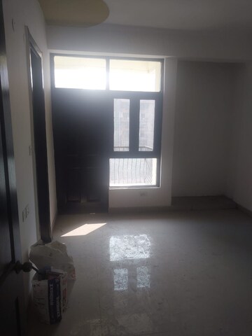 Room in 4 BHK Apartment at Amrapali Royal, Vaibhav Khand – for Sale