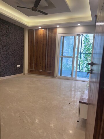 Room in 4 BHK Builder Floor at Sector 55 – for Sale