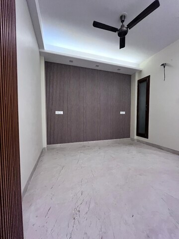 Room in 4 BHK Builder Floor at Sector 55 – for Sale