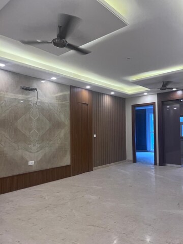 Room in 4 BHK Builder Floor at Sector 55 – for Sale