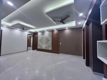 Room in 4 BHK Builder Floor at Sector 55 – for Sale