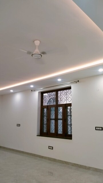Room in 6+ BHK Villa at Sector 51 – for Sale