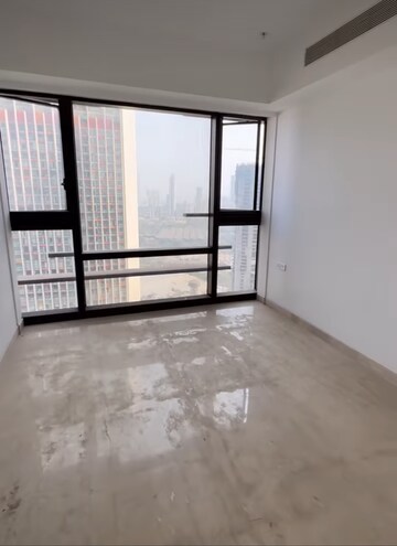 Room in 3 BHK Apartment at Prabhadevi – for Sale
