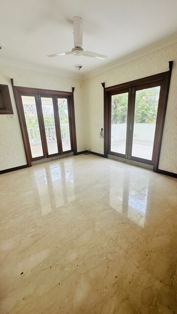 Room in 3 BHK Apartment at Raheja Princess, Prabhadevi – for Sale