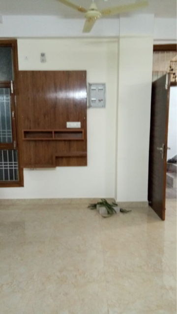 Furnished Amenities in 3 BHK Builder Floor at Vasundhara Sector 5 – for Sale