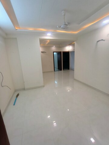 Room in 4 BHK Apartment at Sumer Nagar – for Rent