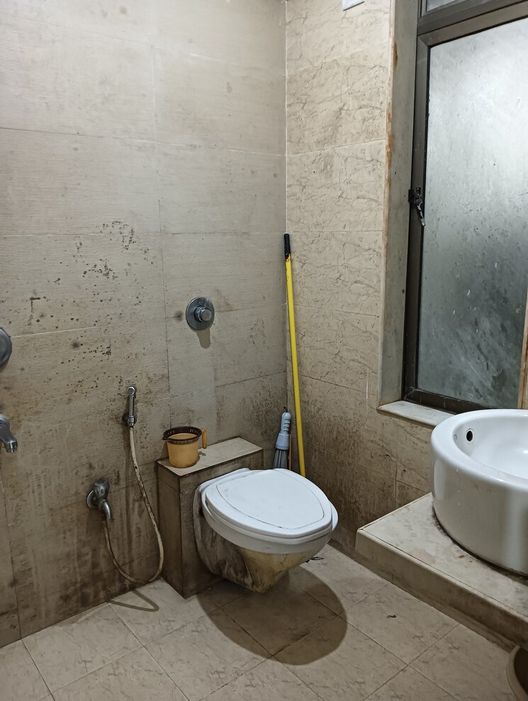 Bathroom, silver-castle-andheri-east 3 Bedroom 1200 Sq.Ft. Apartment In Andheri East Mumbai 7353453