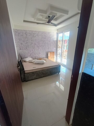 Room in 4 BHK Apartment at Patrakar Colony – for Rent